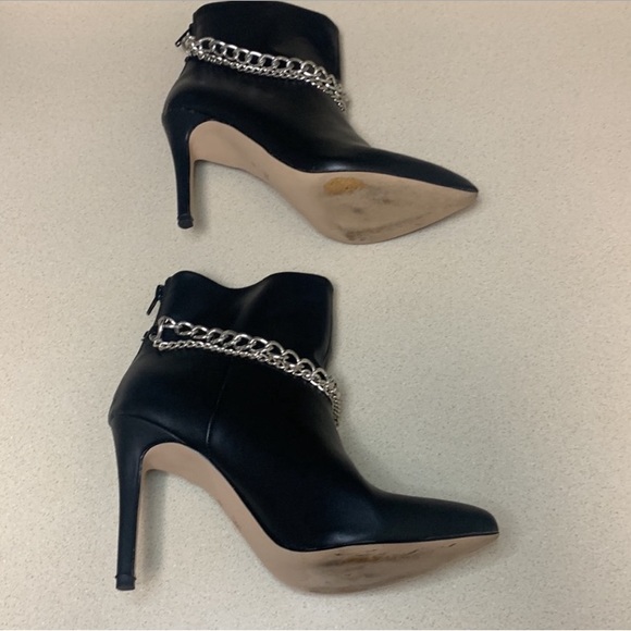 BCBGENERATION Hardia Point Toe Ankle Boots Chaim Detail Black Size 8 - Picture 2 of 2